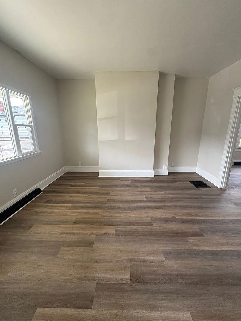 714 Clinton Ave — Photo 3