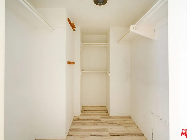 141 N Clark Dr #2 — Photo 16