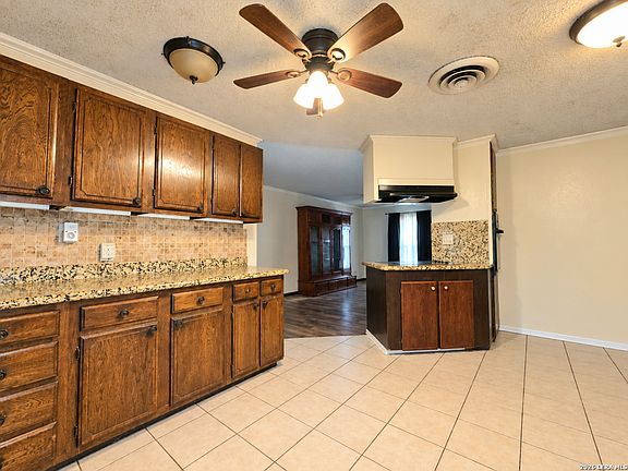 2nd image of 807 Frio
