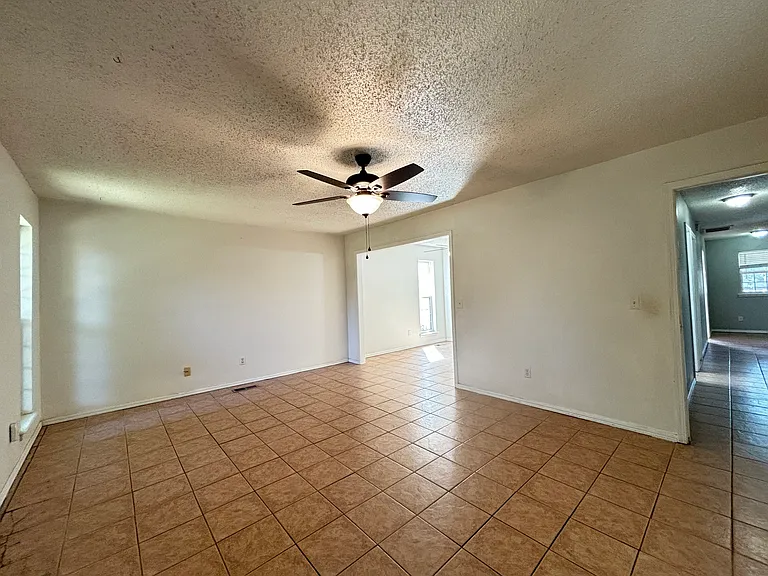 8313 NW 112th St — Photo 32