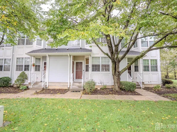 702 Blossom Cir, Dayton, NJ 08810