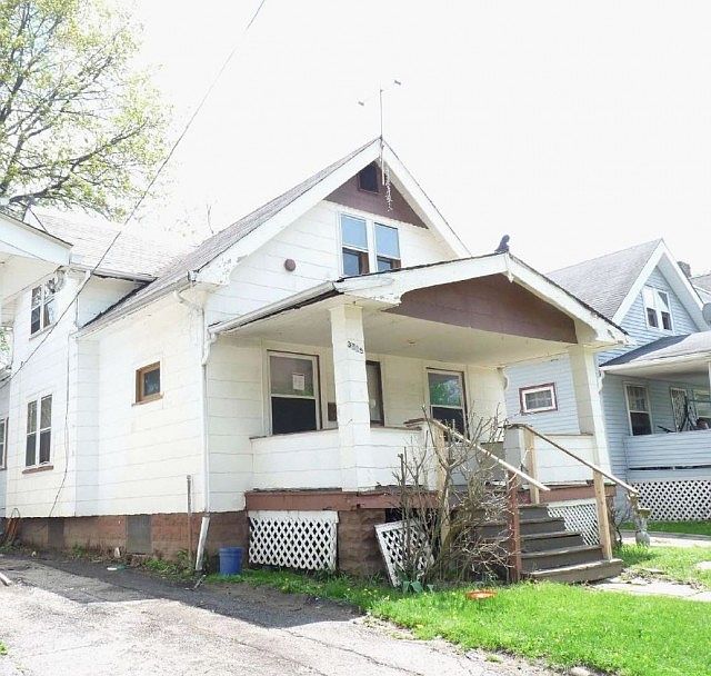 1st image of 3325 E 145th St