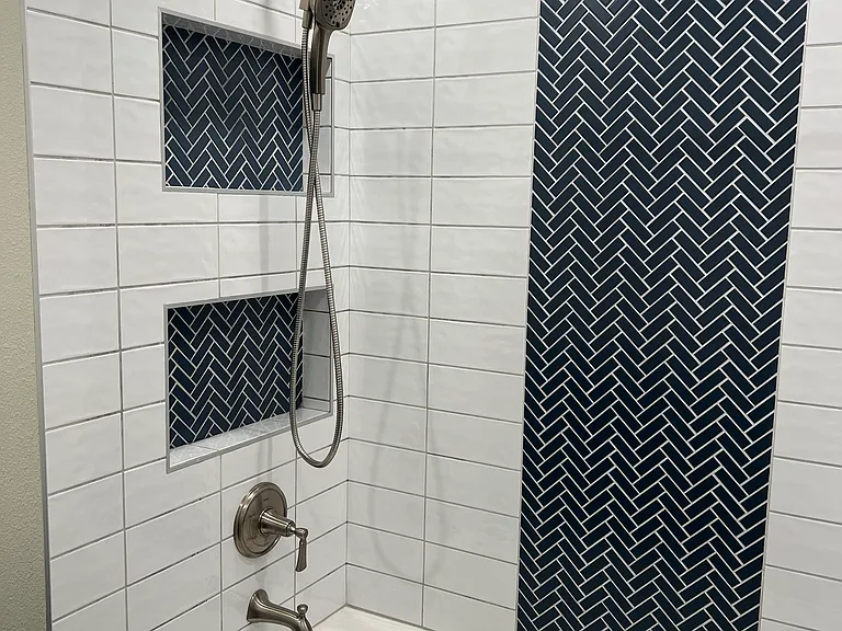 Upstairs hallway full bathroom
