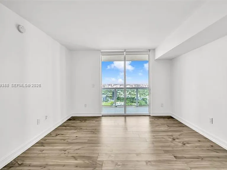 1800 N Bayshore Dr #4208 — Photo 4