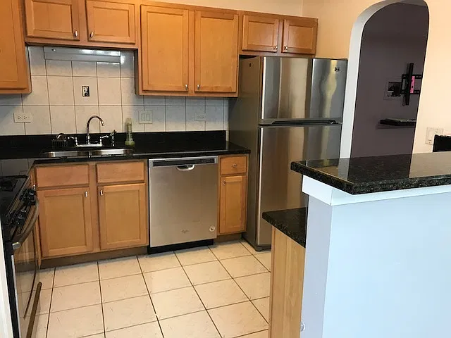 2 bed, 1200 sqft, $1,800 — Photo 4