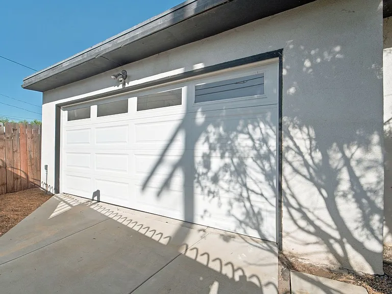 2122 S Highland Ave — Photo 30