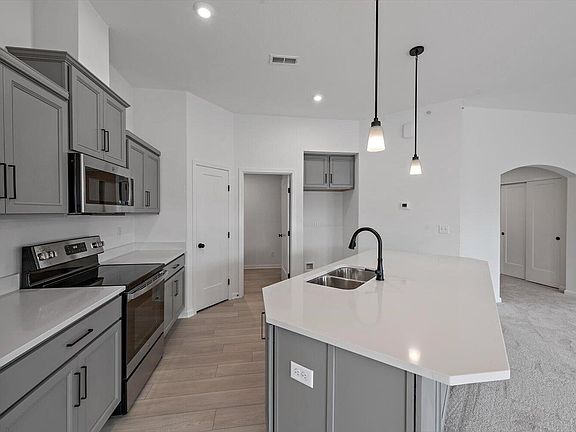 5th image of 811 Walton Terrace Dr #7-301