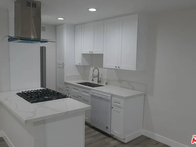 10836 Camarillo St #3 — Photo 5