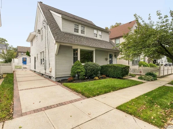30 Astor Place, Williston Park, NY 11596