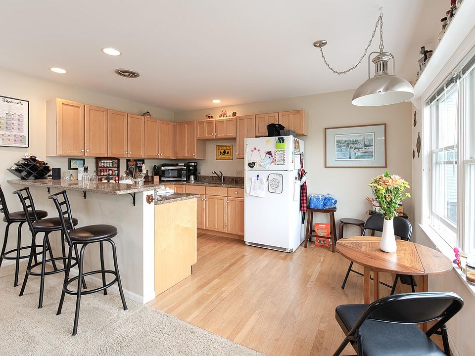 1st image of 132 Dunkley Ave Unit 3
