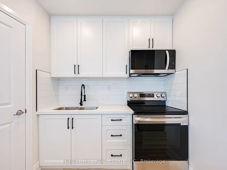 7725 Yonge St #2 — Photo 8