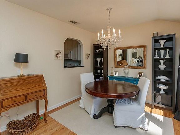 3rd image of 752 Floral Dr