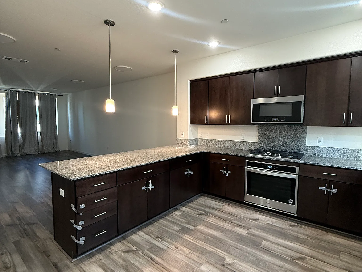 3 bed, 1792 sqft, $5,000 — Photo 4