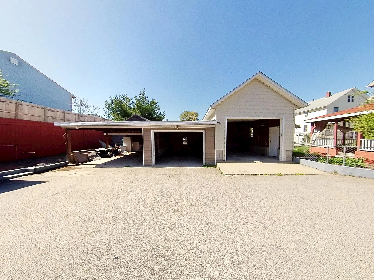 3 bed, 1005 sqft, $2,000 — Photo 2