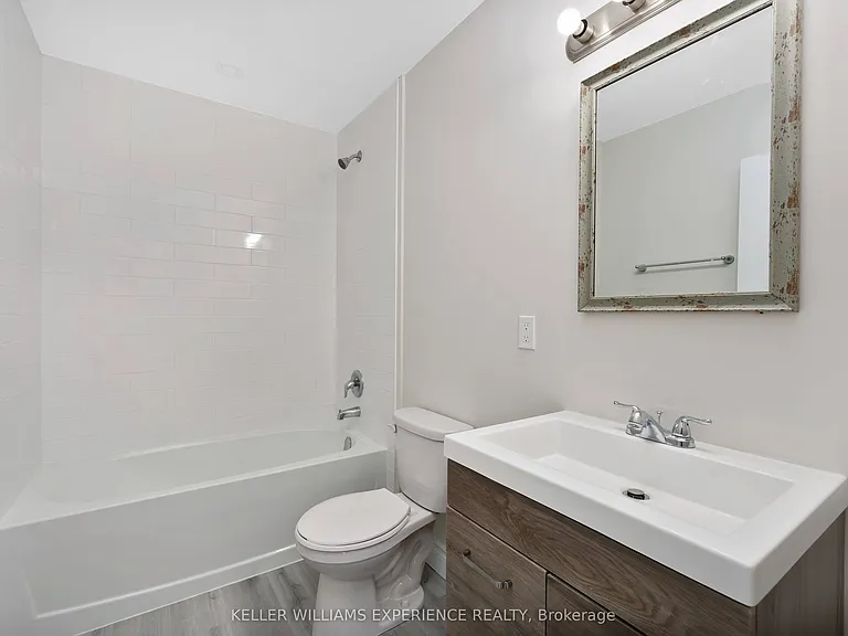 52 Cundles Rd E #UPPER — Photo 11