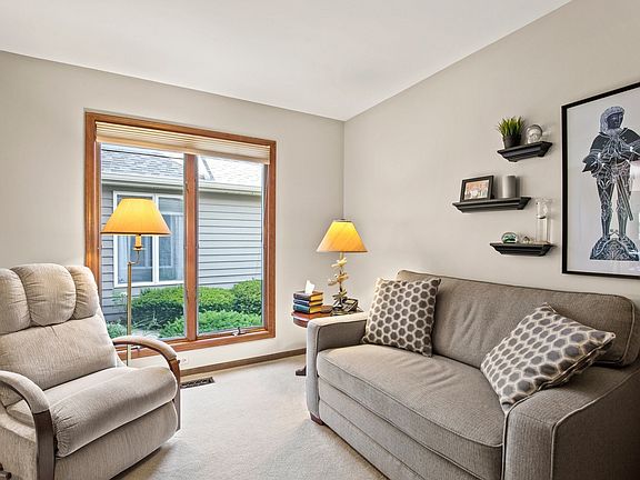 3rd image of 832 Saddlewood Dr