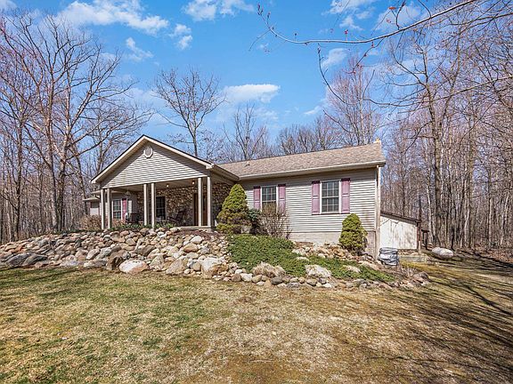 2nd image of 556 W Stewart Rd