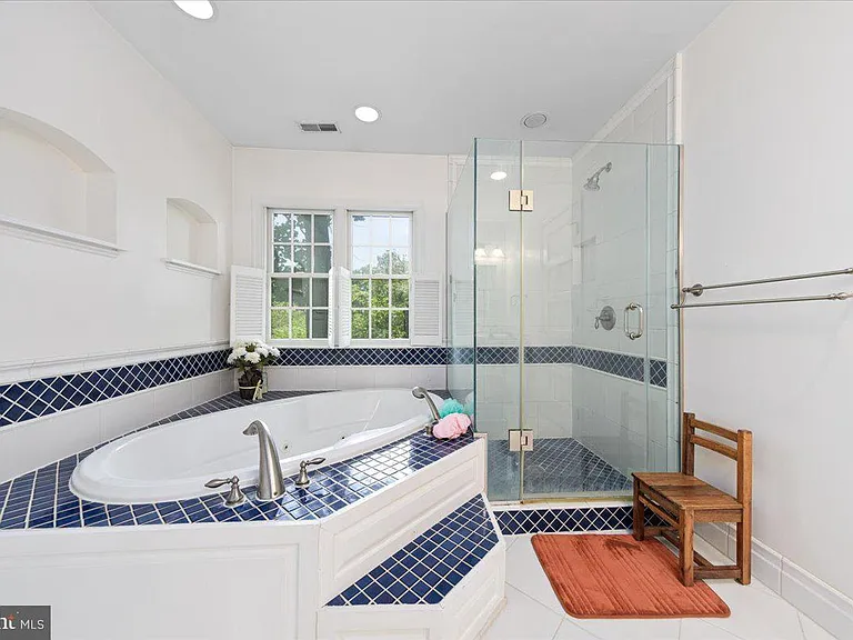 4 Sussex Ct — Photo 24