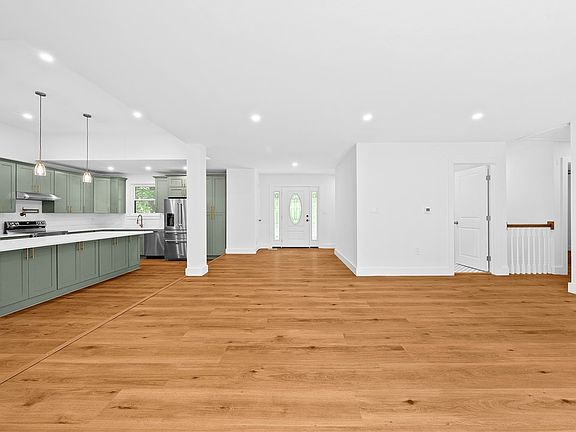 5th image of 233 Horseshoe Dr