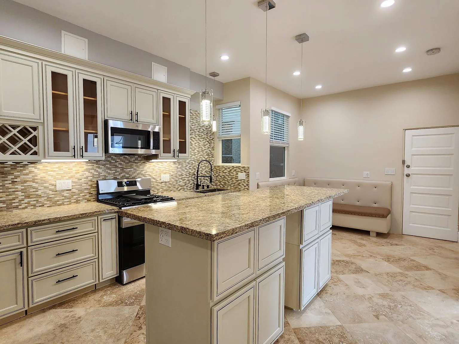 4 bed, 1500 sqft, $8,500 — Photo 4