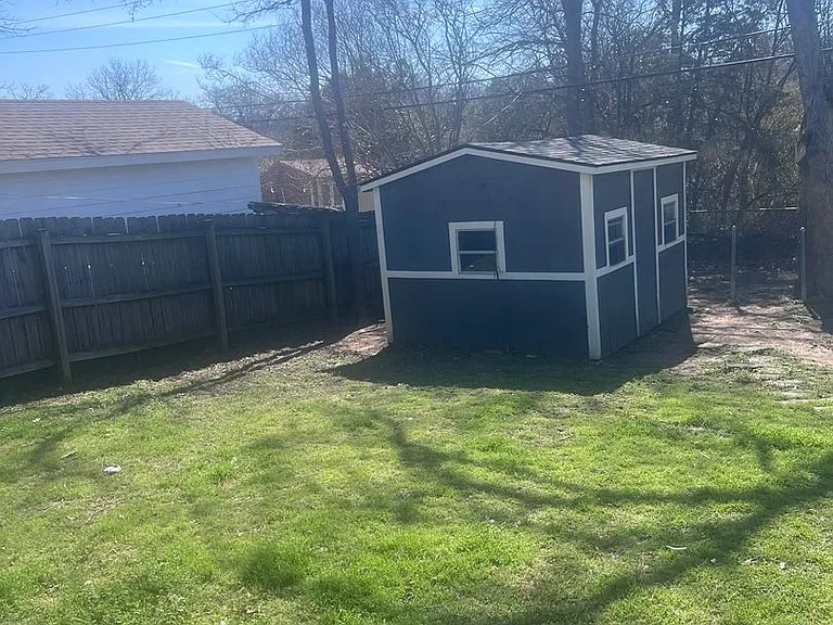 132 SE Tarrant Ave — Photo 8