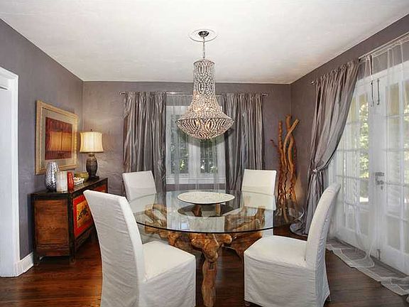2nd image of 812 Alhambra Cir