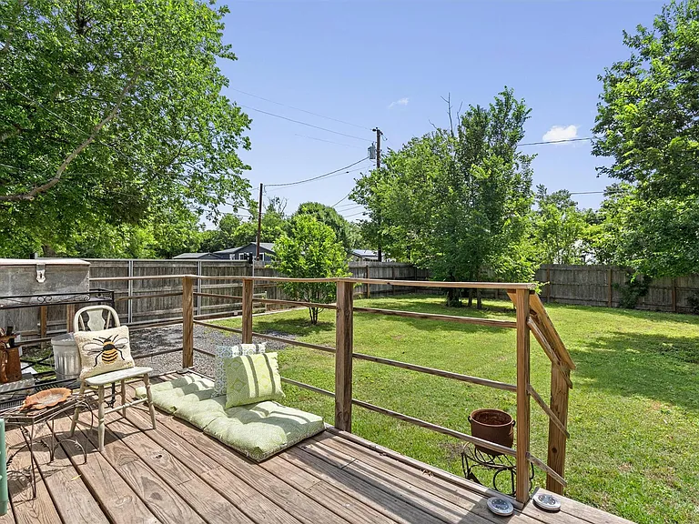 514 Wyeth St — Photo 26
