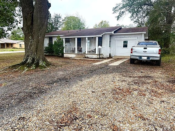 3rd image of 1101 Fairfield Dr