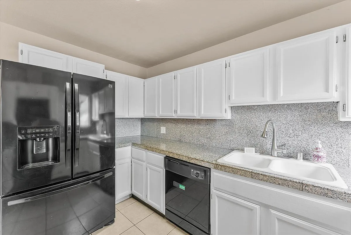 3 bed, 1.0 bath, $2,350 — Photo 1