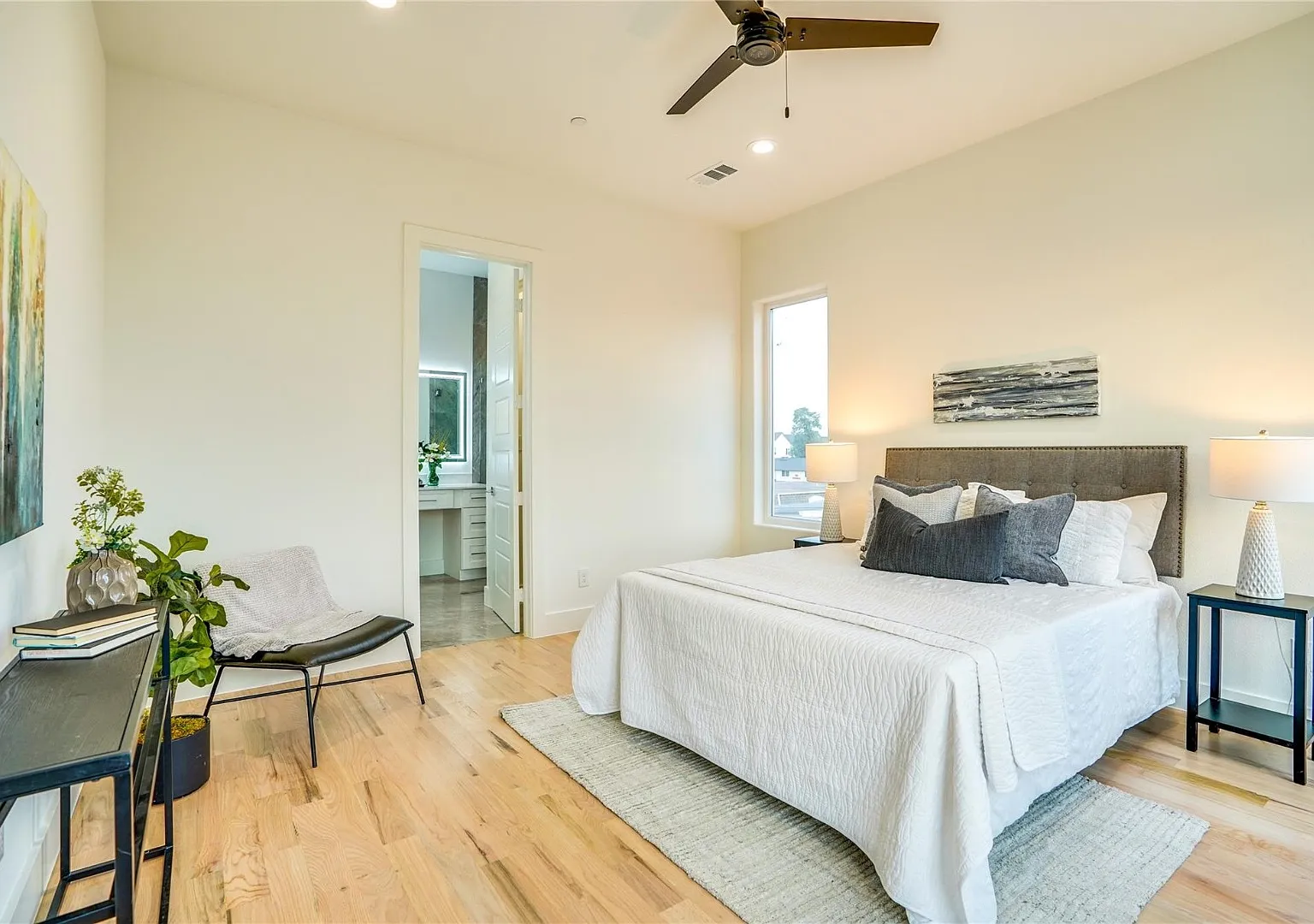 1 Bedroom Townhome with Rooftop Deck and 1 Car GAR Near Lower Greenville and Henderson — Photo 3
