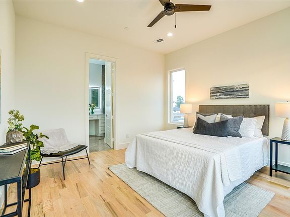 3rd image of 1612 Bennett Ave #105