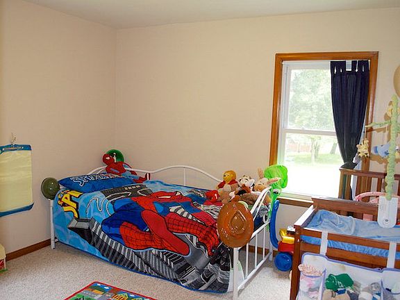 5th image of 338 Westlawn Dr