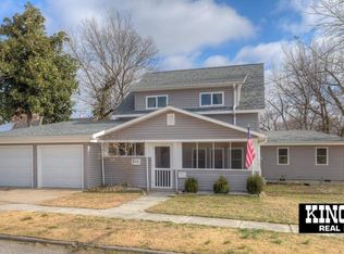 916 Cherokee Ave, Baxter Springs, KS 66713