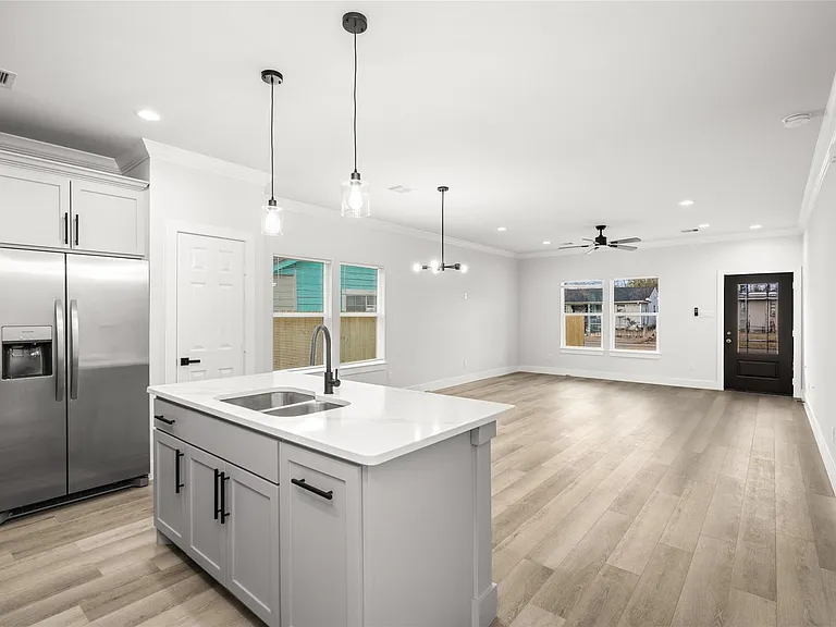 8056 Meadowbrook Dr — Photo 4