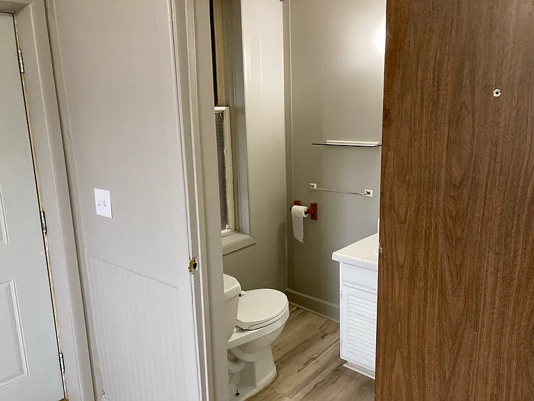 413 Tainter St — Photo 9