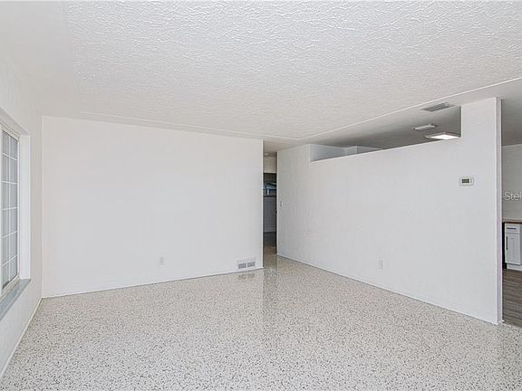 4th image of 129 89th Ave NE
