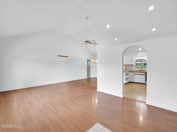 2nd image of 313 Tennessee Drive