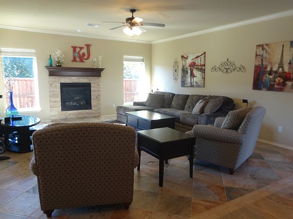 3rd image of 2204 Persimmon Dr