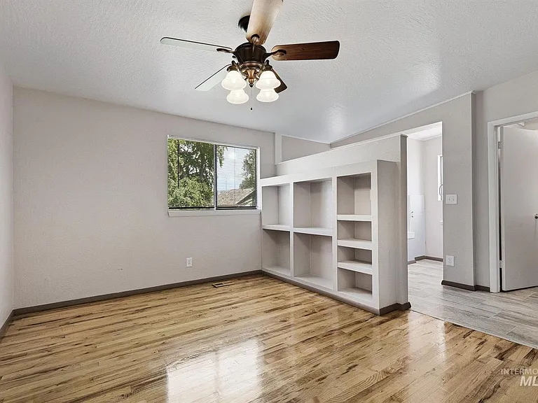 2504 S Annett St — Photo 10