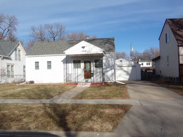 1028 E 2nd Ave, Mitchell, SD 57301