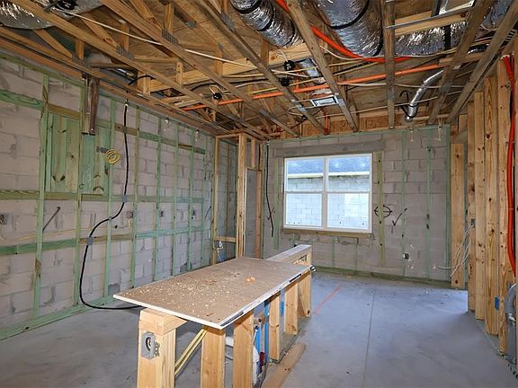 3rd image of 406 Lady Palm St