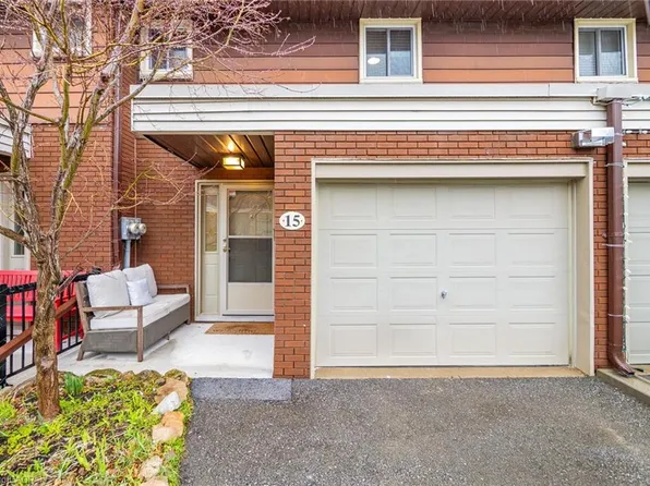 23 Watsons Ln #15, Dundas, ON L9H 5G9