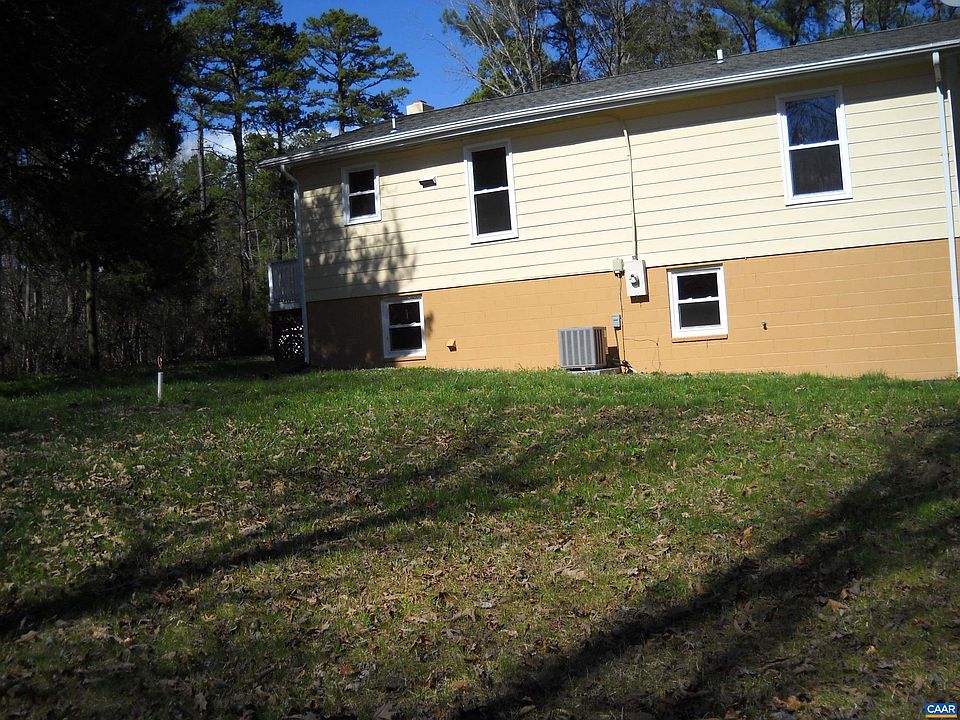 2nd image of 986 E River Rd