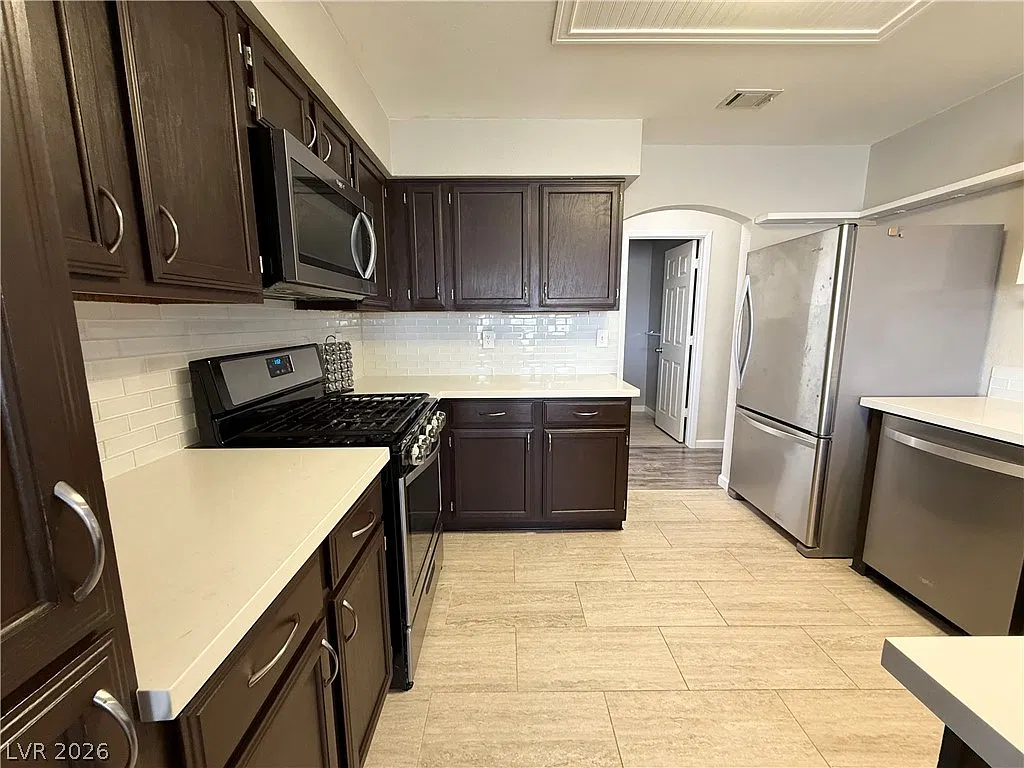 3 bed, 2.5 bath, 2222 sqft, $2,374 — Photo 3