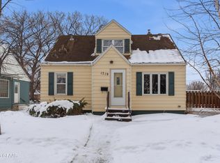 1719 2nd Ave N, Grand Forks, ND 58203