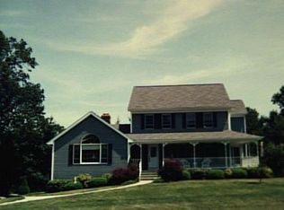 4 Country Club Dr, Seymour, CT 06483