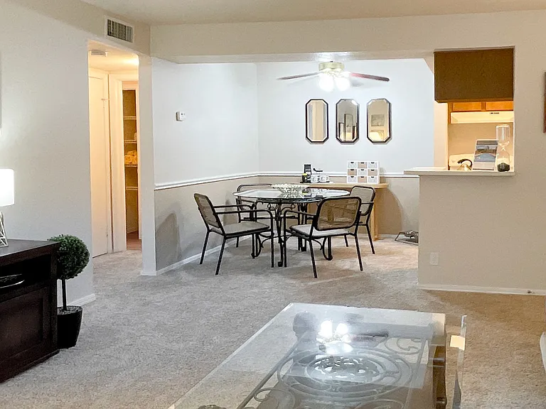 Greenbriar Apartments — Photo 8