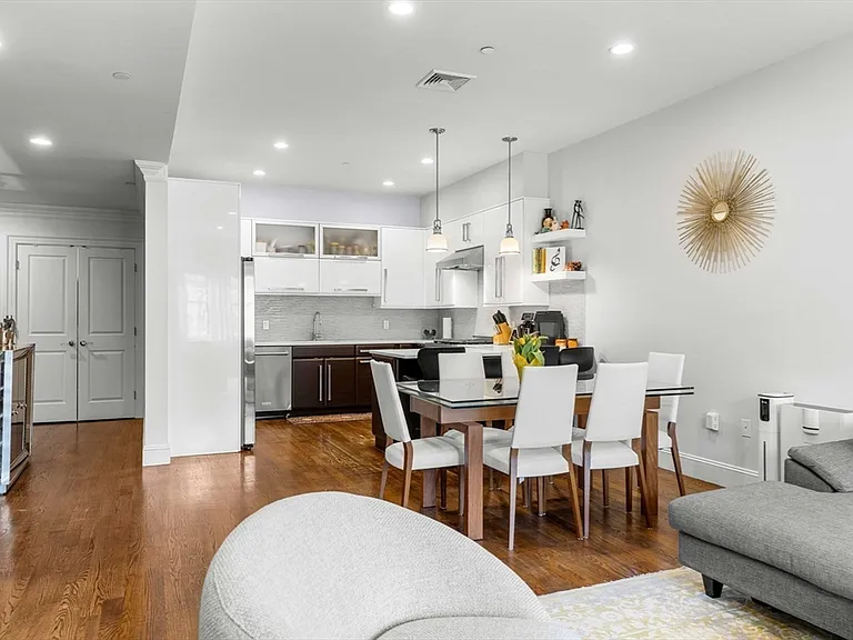 1471 Beacon St #Penthouse 10 — Photo 7