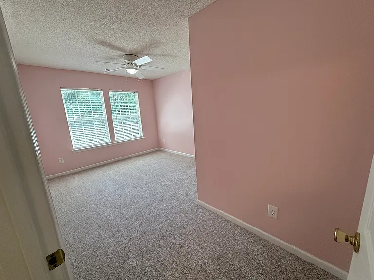 1026 Village Green Ln — Photo 32