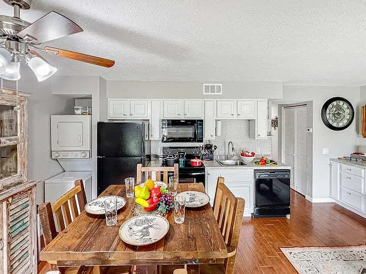 1 bed, 1.0 bath, $1,295 — Photo 2